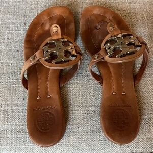 Tory Burch Miller Thong Sandal with gold trim Sz 6
